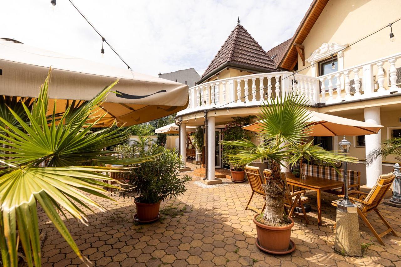 Palazzo Bed and Breakfast Szeged Buitenkant foto